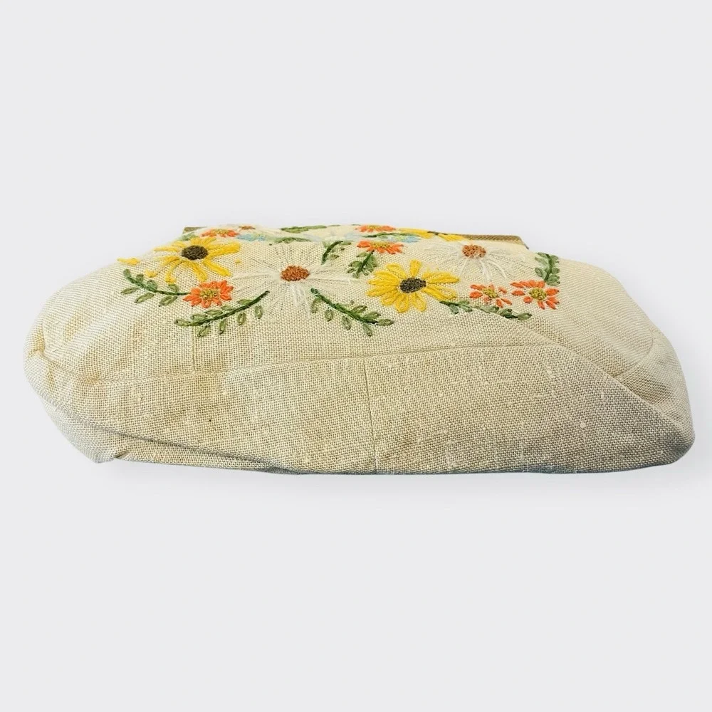 Vintage Crewel Floral Embroidery Bag Gold‎ Frame Needlepoint Off White Clutch - Picture 10 of 12